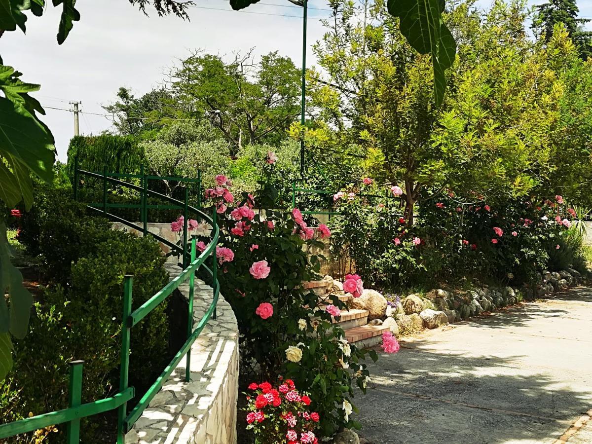 La Dimora Di Radha B&B Centro Olistico Ренде Екстериор снимка